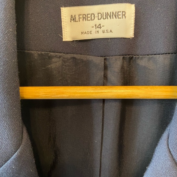 VINTAGE ALFRED DUNNER Navy 3 Button Crest Blazer - Picture 6 of 8